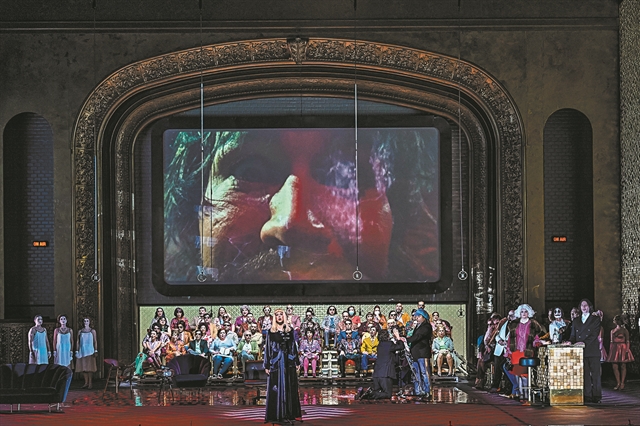 «Τα παραμύθια του Χόφμαν» μαγεύουν…