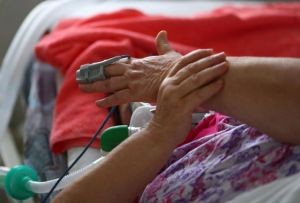 Πανδημία κοροναϊού – Η Ομικρον και ο «άγνωστος Χ» της long Covid