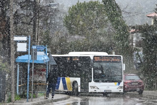 Καιρός: Ξαναδείχνει τα δόντια του από Δευτέρα – Ερχονται βροχές, πού θα χιονίσει