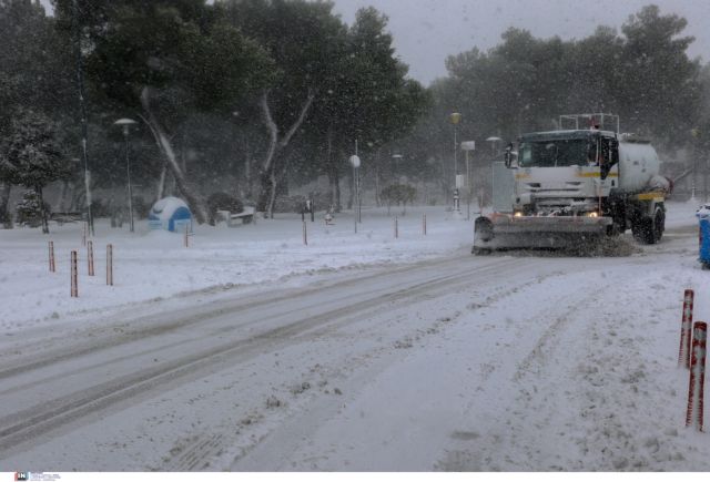 Κακοκαιρία: Διακοπή της κυκλοφορίας οχημάτων στη λεωφόρο Πάρνηθας λόγω χιονόπτωσης