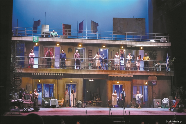 Πολύχρωμη διασκευή