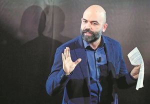 Στο εδώλιο ο συγγραφέας που αποκάλεσε τη Μελόνι κάθαρμα