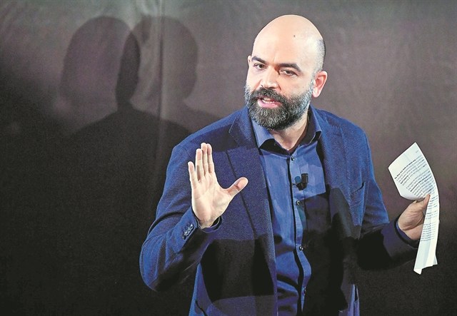 Στο εδώλιο ο συγγραφέας που αποκάλεσε τη Μελόνι κάθαρμα