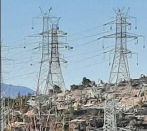 Πεντέλη: Ξεκίνησε η απομάκρυνση των πυλώνων με εντυπωσιακό τρόπο