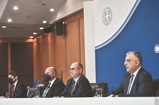 Λείπει μόνο ένας ωραίος λάκκος…