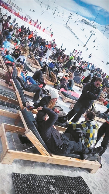 Η Αράχοβα και ο… πόλεμος της ξαπλώστρας