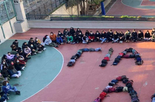 Δολοφονία Aλκη: Σχολείο της Θεσσαλονίκης έστειλε με σιωπή το πιο ηχηρό μήνυμα για τον θάνατό του