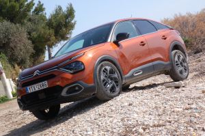 Citroen C4 C-Cross 1.2 PureTech 130 EAT8:  Άνεση, τεχνολογία και οικογενειακές προδιαγραφές