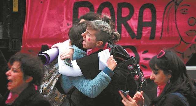 Οι γυναικοκτονίες της Ιταλίας, το Μεσολόγγι του Ντελακρουά