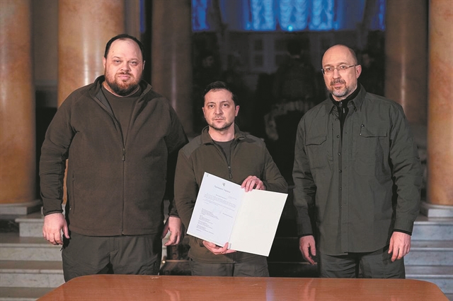 Αίτημα Ζελένσκι για άμεση ένταξη της Ουκρανίας στην ΕΕ