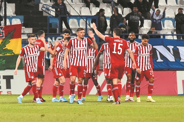 Εσπασε το «μπλόκο»