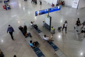 Παρατείνονται οι αεροπορικές οδηγίες για τις πτήσεις εξωτερικού έως τις 7 Μαρτίου