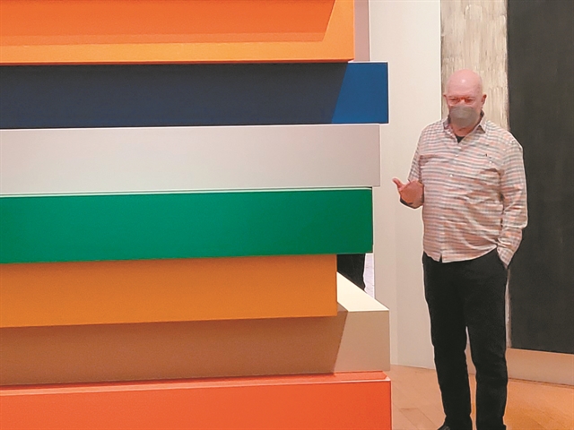 «Ο καλλιτέχνης προσφέρει εναλλακτικές»