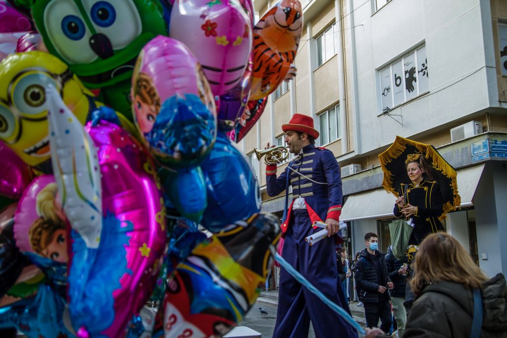 Κοροναϊός: Δεν χαλαρώνουν τα μέτρα  – Τι εισηγήθηκε η επιτροπή για καρναβάλια, εστίαση και γήπεδα