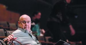 «Στο έργο λένε: “Θα παρτάρουμε ό,τι κι αν συμβεί”»