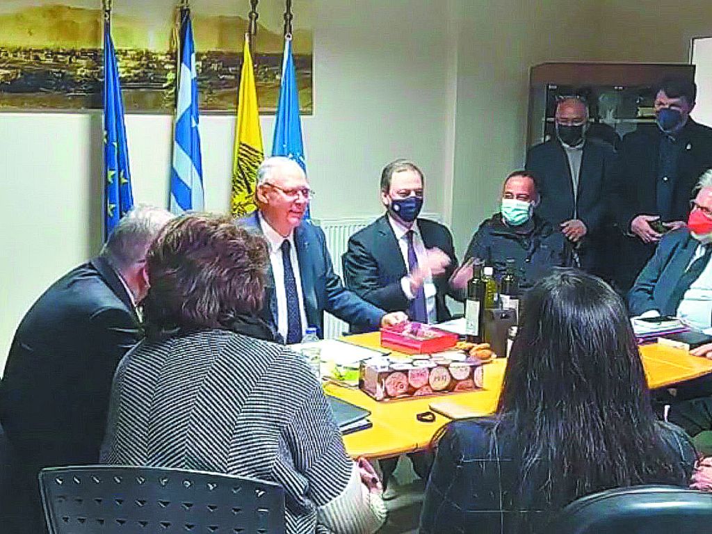 Ο Κυριάκος, ο Σπήλιος και ένα οργισμένο τηλεφώνημα