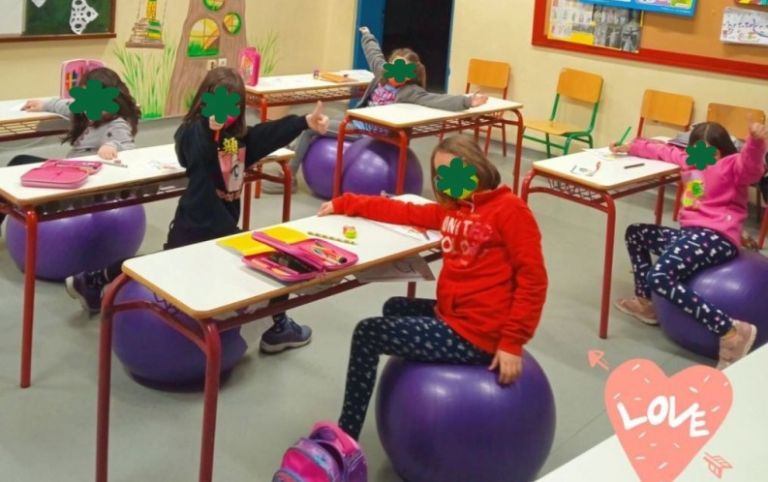 Καινοτομία: Σε μπάλες γυμναστικής θα κάθονται τα παιδιά αντί σε καρέκλες | tanea.gr