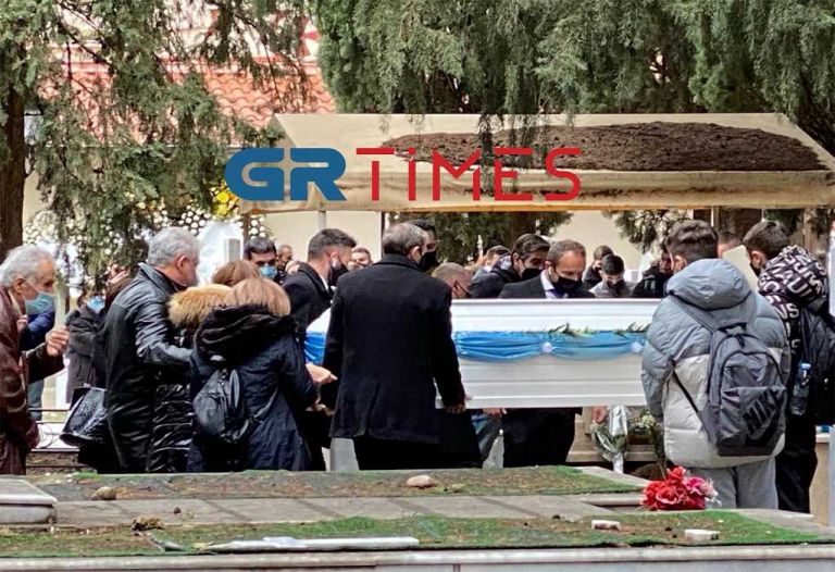 Ανείπωτη θλίψη στην κηδεία του 19χρονου Αλκη - Τα σπαρακτικά λόγια του πατέρα του | tanea.gr
