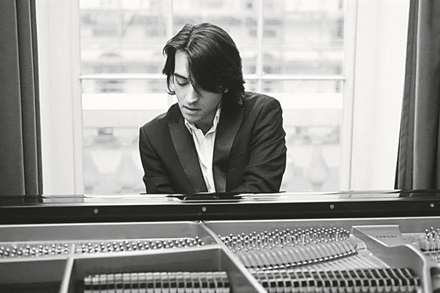 Αφιέρωμα με Λιστ, Σούμπερτ και Beatles από τον Μάνο Κιτσικόπουλο