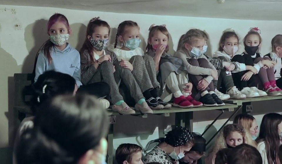 Ουκρανία: Παιδιά στοιβαγμένα σε υπόγεια καταφύγια