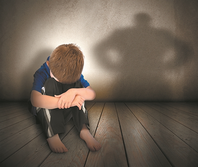 Φωνές τυλίγονται σαν σερπαντίνες