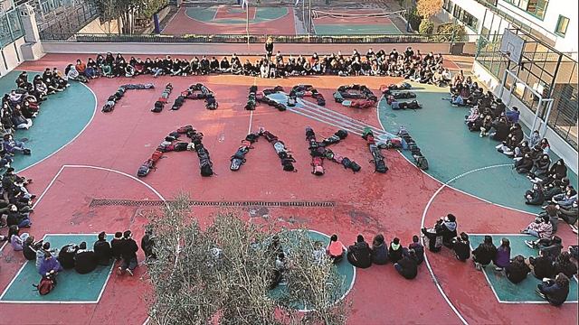 Τρεις φωτογραφίες, τρεις ιστορίες, τρεις συμβολισμοί