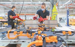 Ενα βήμα εμπρός, δύο πίσω