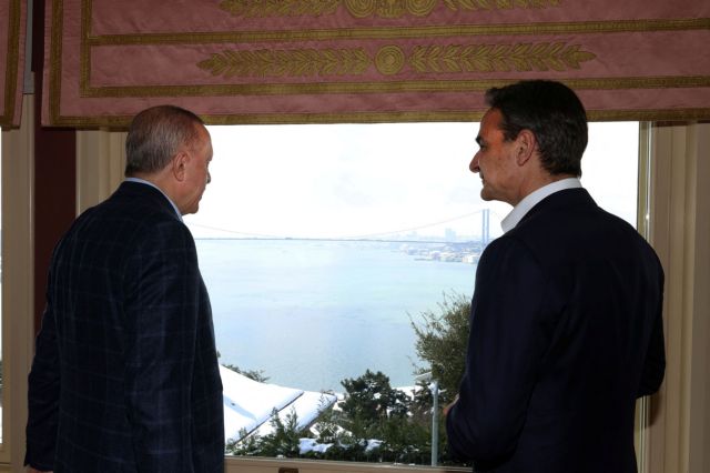 Ο Μητσοτάκης θα ενημερώσει τους πολιτικούς αρχηγούς για τη συνάντηση με τον Ερντογάν