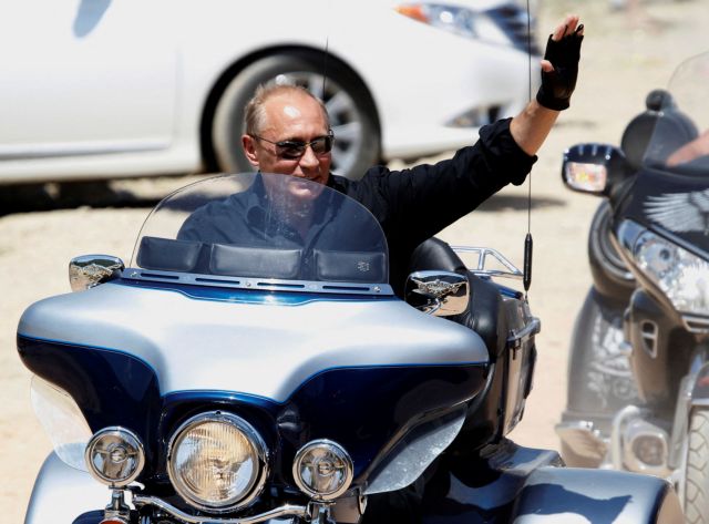 Πόλεμος στην Ουκρανία: Τρεις Eλληνες στρατιωτικοί αναλυτές ερμηνεύουν τα σχέδια Πούτιν