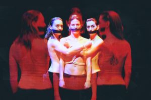 Ο Εμμανουήλ Μαύρος δεν θέλει οι γυναίκες να είναι «Ολο σπίτι, κρεβάτι κι εκκλησία»