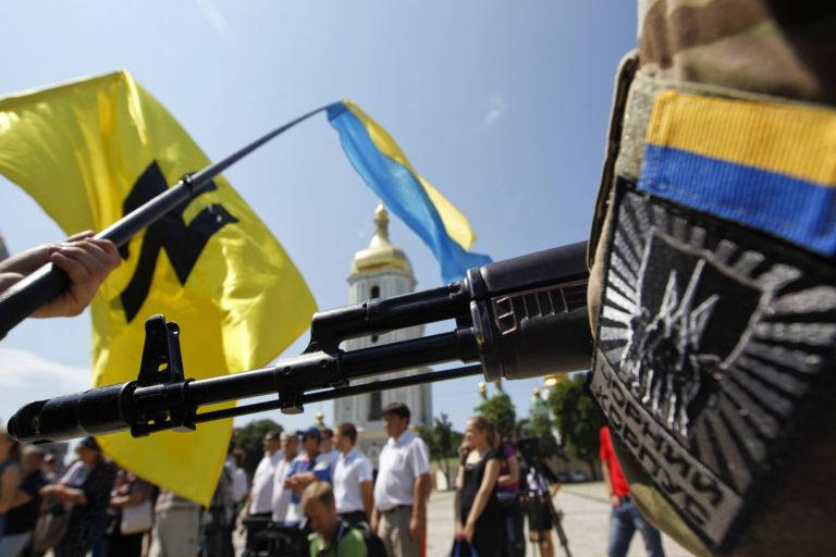 Πόλεμος στην Ουκρανία: Τι σχέση έχει η ακροδεξιά με τα δύο στρατόπεδα | tanea.gr