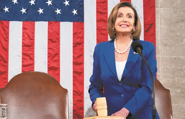 Η Νάνσι Πελόζι στην πρώτη γραμμή της μάχης για το Κογκρέσο