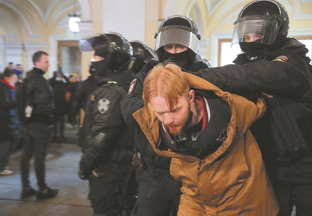 «Οσο λιγότερα ξέρεις, τόσο καλύτερα κοιμάσαι»