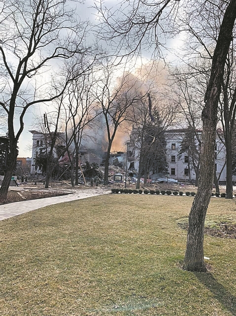 Θύματα στη Μαριούπολη, «προδότες» στη Μόσχα