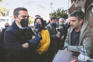 Επιμένει στα παιχνίδια με τις κάλπες