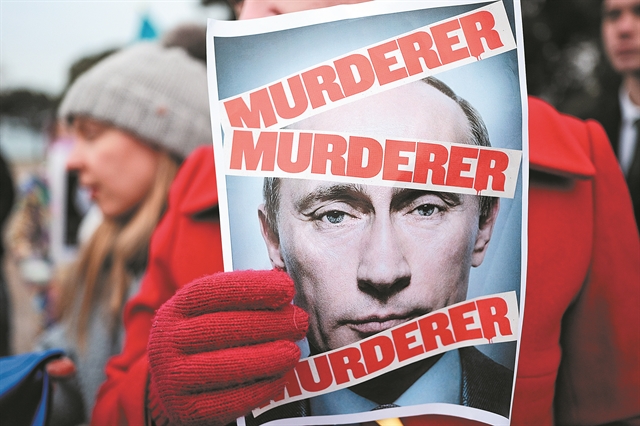 Από τις Βερσαλλίες στα μέσα κοινωνικής δικτύωσης