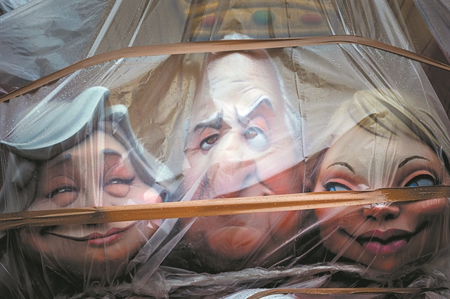 Η Κορίνα, ο βασιλιάς και η σαπουνόπερα των σκανδάλων