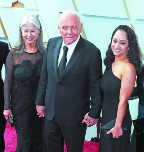 Ο Άντονι Χόπκινς εξομολογείται: «Τα χάσαμε όλα αλλά τουλάχιστον ζούμε»