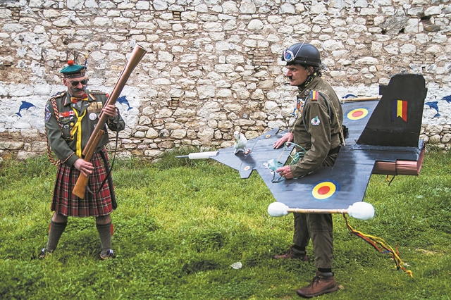 Σκοπός τους ο διχασμός