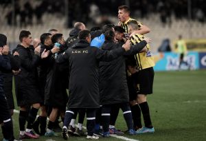 Super League: Η ΑΕΚ είναι με την πλάτη στον τοίχο στα πλέι-οφ