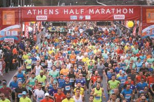 Η Αθήνα τρέχει χορεύοντας Ζορμπά!