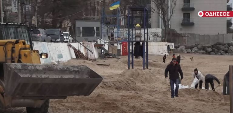 Πόλεμος στην Ουκρανία: Κάτοικοι της Οδησσού οχυρώνουν την πόλη τους περιμένοντας το χτύπημα της Ρωσίας | tanea.gr