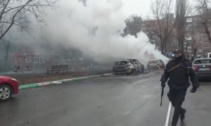 Πόλεμος στην Ουκρανία: Αναζητούν καύσιμα για να συνεχίσουν το ταξίδι προς την ελευθερία οι Ελληνες από τη Μαριούπολη