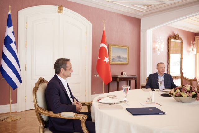 Τουρκία: Ο χαλβάς που έφαγαν Μητσοτάκης – Ερντογάν, ο Πετρετζίκης και η προεδρική παρέμβαση για τη… συνταγή