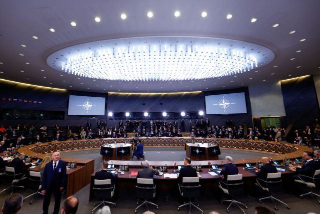 Ζελένσκι σε ΝΑΤΟ: Χρειαζόμαστε στρατιωτική βοήθεια