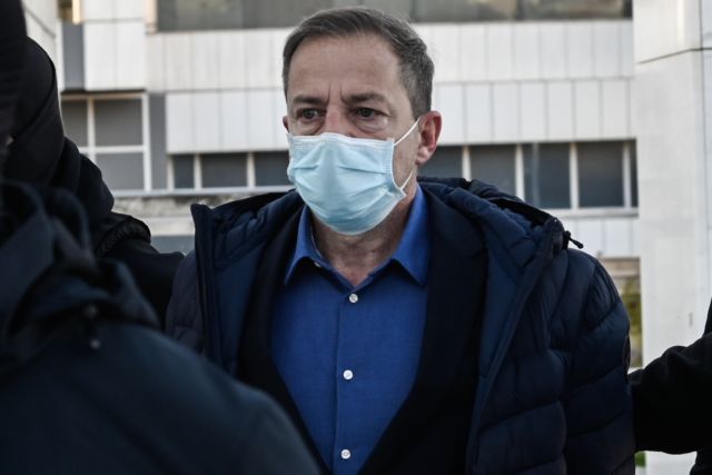 Χαμός στη δίκη Λιγνάδη με τις φωτογραφίες μάρτυρα που έδειξε ο Αλέξης Κούγιας