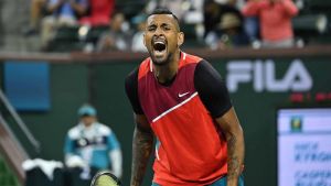 Κύργιος: Πέταξε τη ρακέτα σε ball boy και επιτέθηκε σε δημοσιογράφο