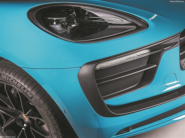 Η Porsche εξηλεκτρίζει άλλα δύο μοντέλα της