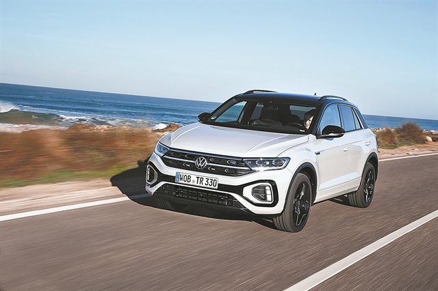 TO VW T-ROC ΑΝΑΝΕΩΘΗΚΕ ΚΑΙ ΛΑΝΣΑΡΕΤΑΙ ΣΤΗΝ ΕΛΛΗΝΙΚΗ ΑΓΟΡΑ