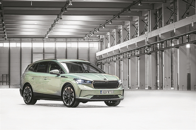 SKODA ENYAQ iV: ΜΕ ΝΕΟ ΛΟΓΙΣΜΙΚΟ ΠΟΥ AYΞΑΝΕΙ ΤΗΝ ΑΥΤΟΝΟΜΙΑ